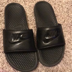 Nike Benassi slides
